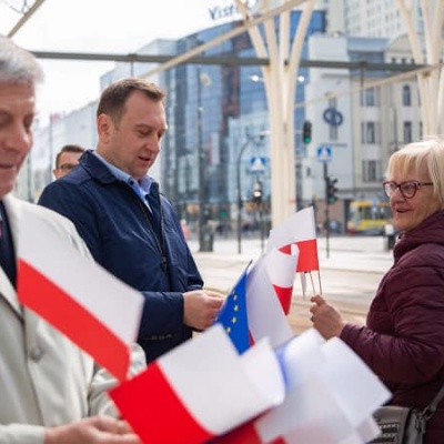 Flagi Polski i Unii Europejskiej na Dzień Flagi